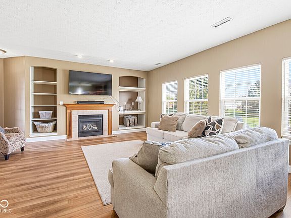3rd image of 8236 Holmard Pl