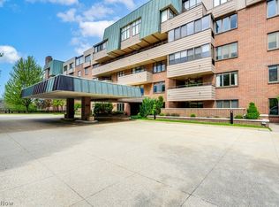 5200 Three Village Dr APT 3, Lyndhurst, OH 44124