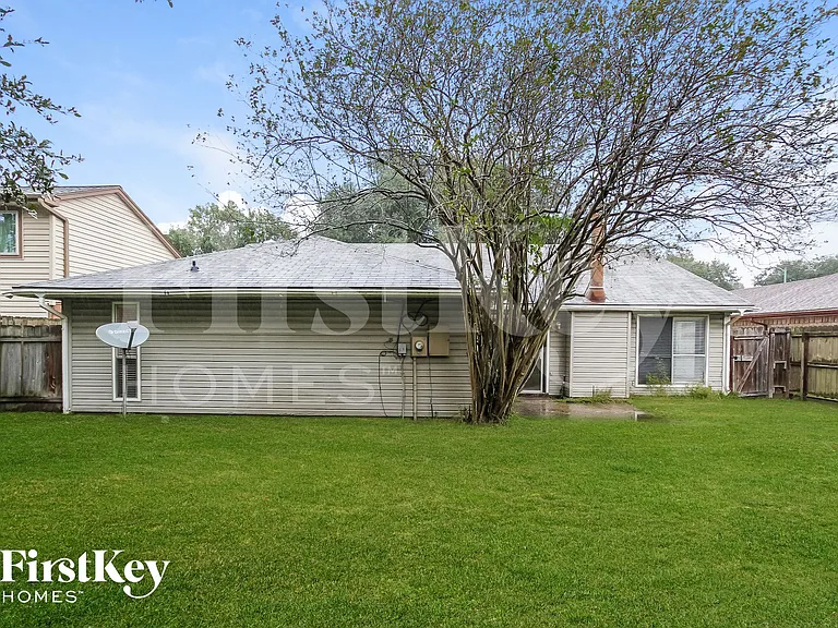 11431 Stoughton Dr — Photo 15