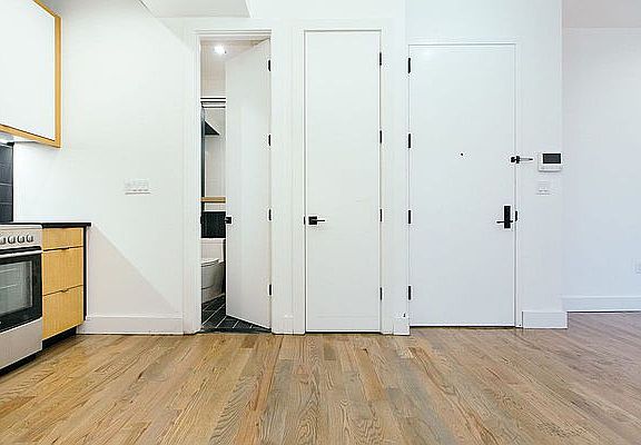 2nd image of 140 Manhattan Ave #3R