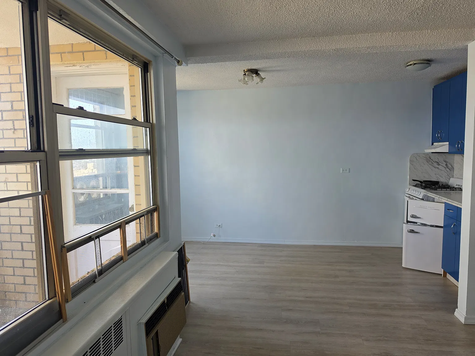 Studio, 600 sqft, $1,995 — Photo 3