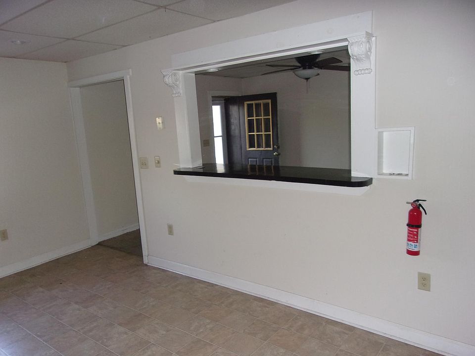 2nd image of 10 Pennsylvania Ave APT 4