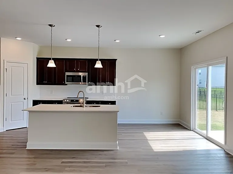 5319 Trust Dr — Photo 4