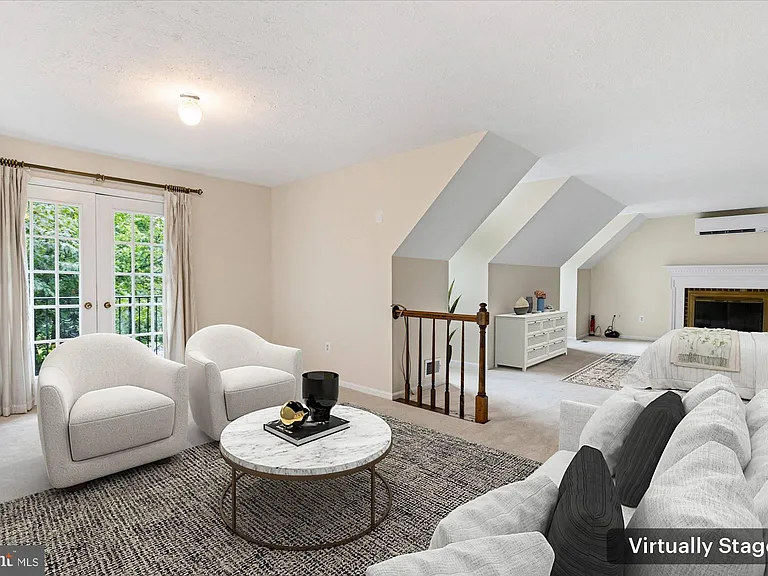 9708 Locust Hill Dr — Photo 24