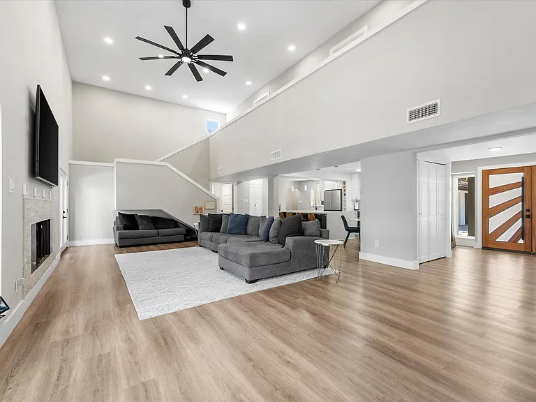 8202 Argentina St — Photo 10