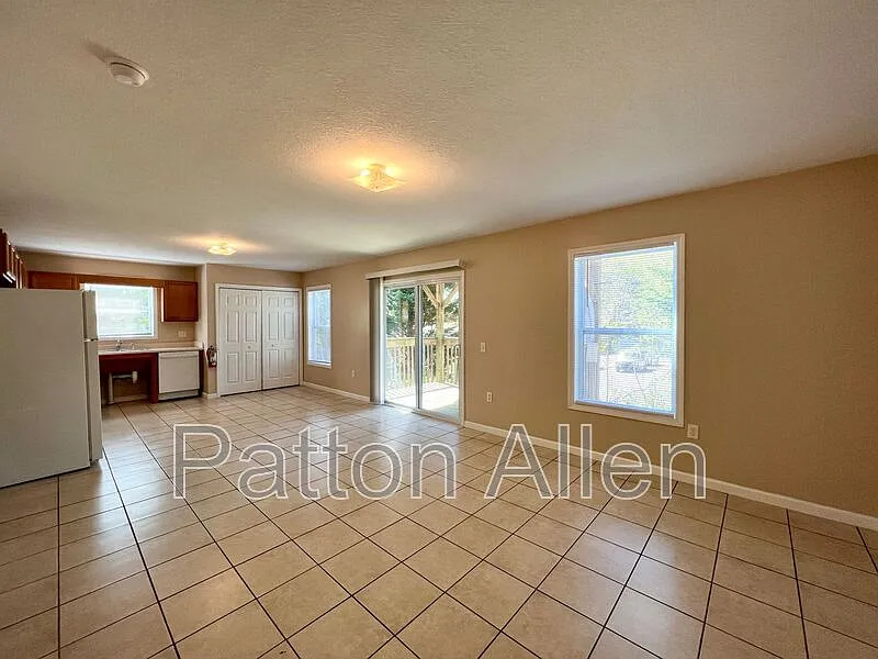 3 bed, 2.0 bath, 1065 sqft, $1,495 — Photo 3