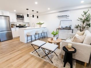 140 C Young St #C, Ottawa, ON K1Y 3P9