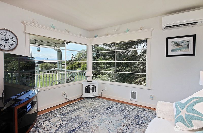4th image of 5822 Mutiny Bay Road