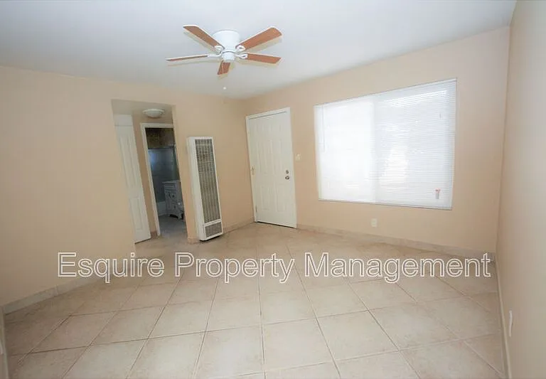 154 E C St #D — Photo 3