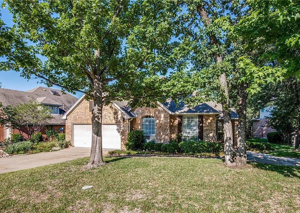 1st image of 107 Lakehill Ct