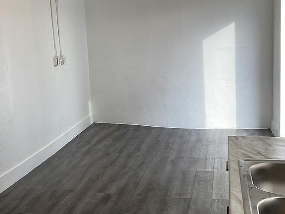 3rd image of 1011 NW 195th St #1