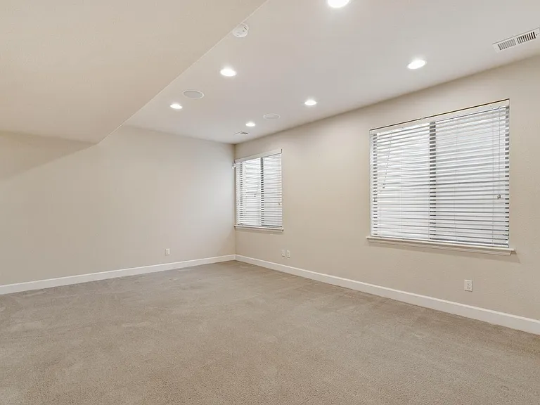 3230 Spruce St — Photo 26