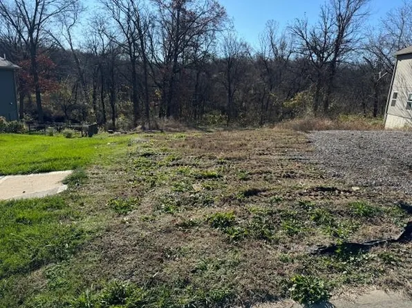 11219 Cernech Rd, Kansas City, KS 66109