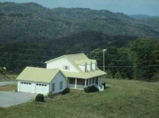 328 Summit St, Pounding Mill, VA 24637