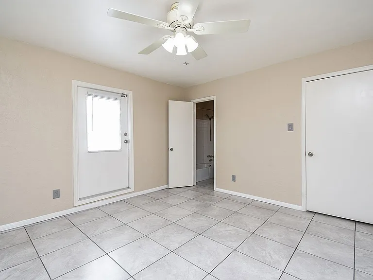 2507 Montrose Blvd #22 — Photo 23