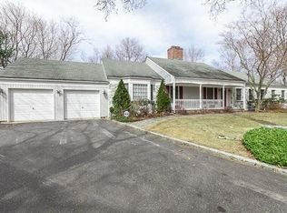 18 Three Pond Ln, Smithtown, NY 11787
