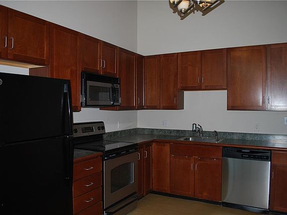 4th image of 180 Allen St Unit 104