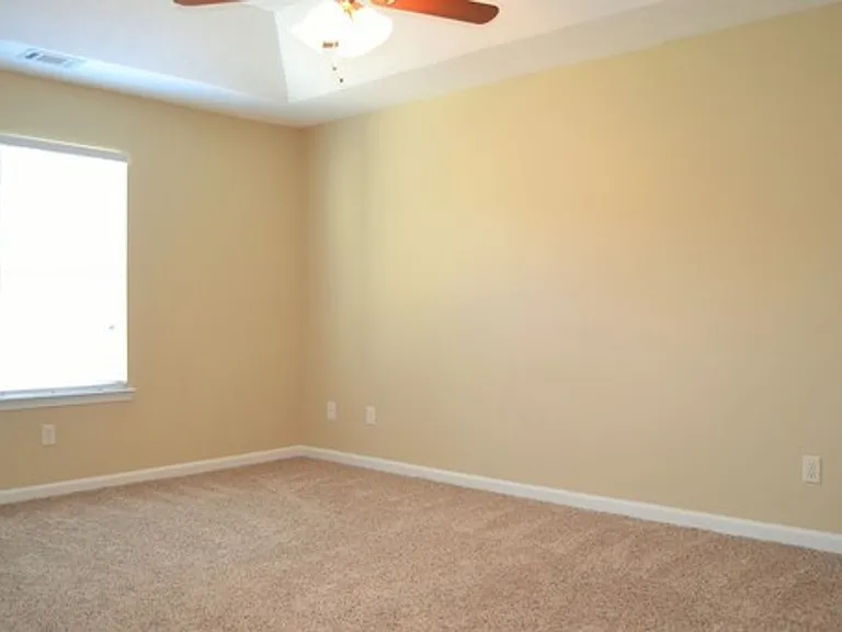 2626 York Dr — Photo 8