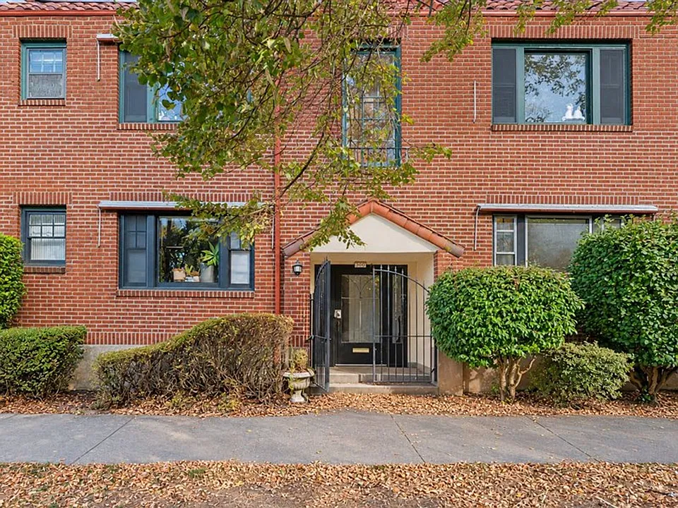3005 SE Morrison St #4