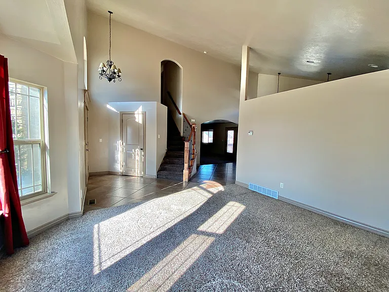 2410 E View Dr — Photo 4