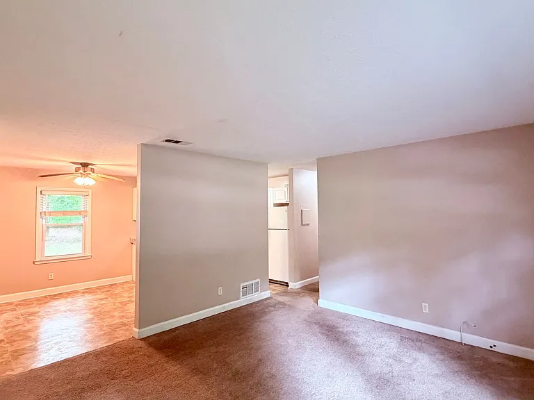 4431 Donegal Cir — Photo 11