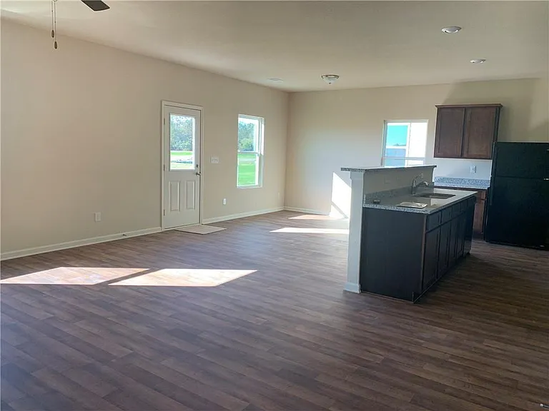 929 Independence Ave — Photo 4