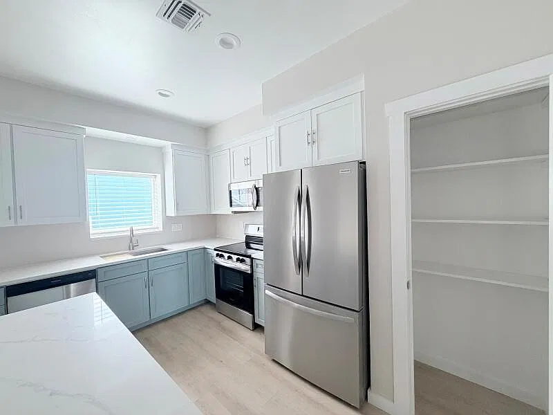 4 bed, 3.5 bath, 1720 sqft, $2,200 — Photo 3