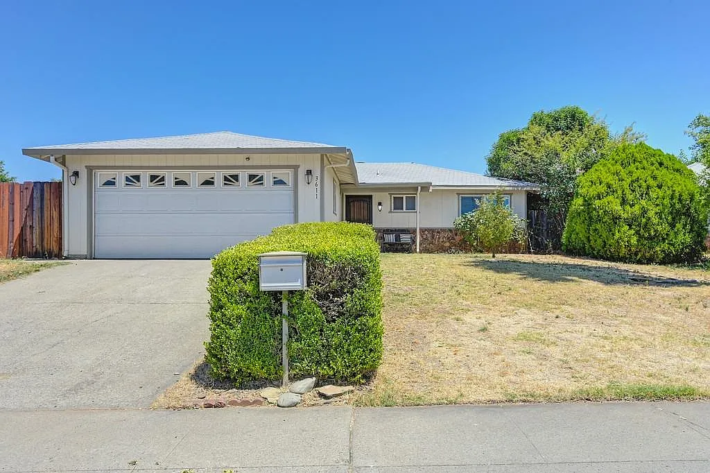 3611 Lyra St photo 1