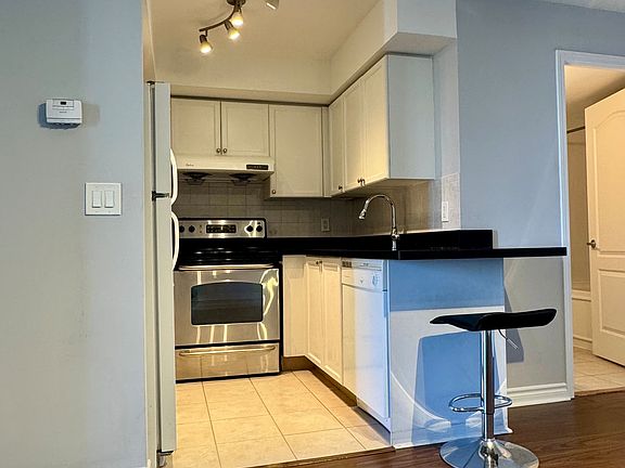 3rd image of 17 Barberry Pl #2006