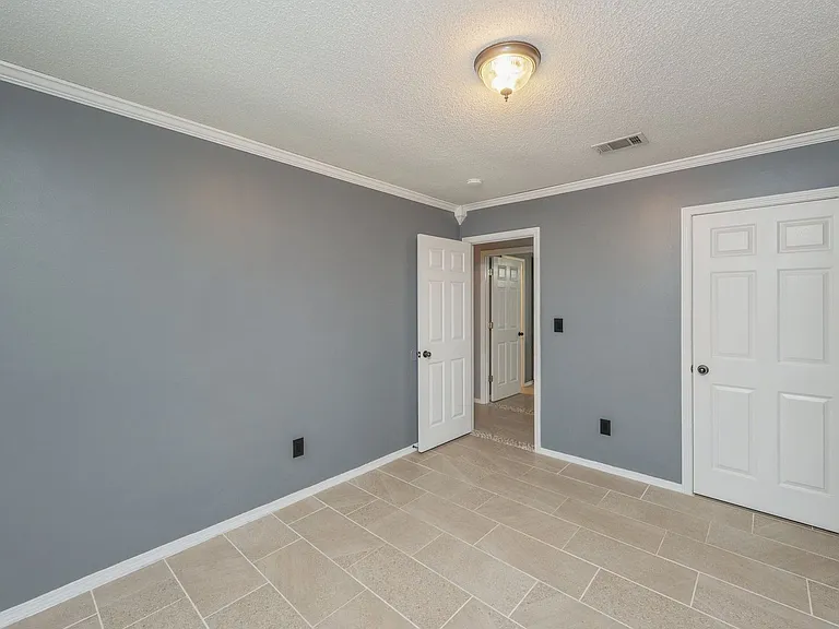 804 Sparkleberry Cv — Photo 23