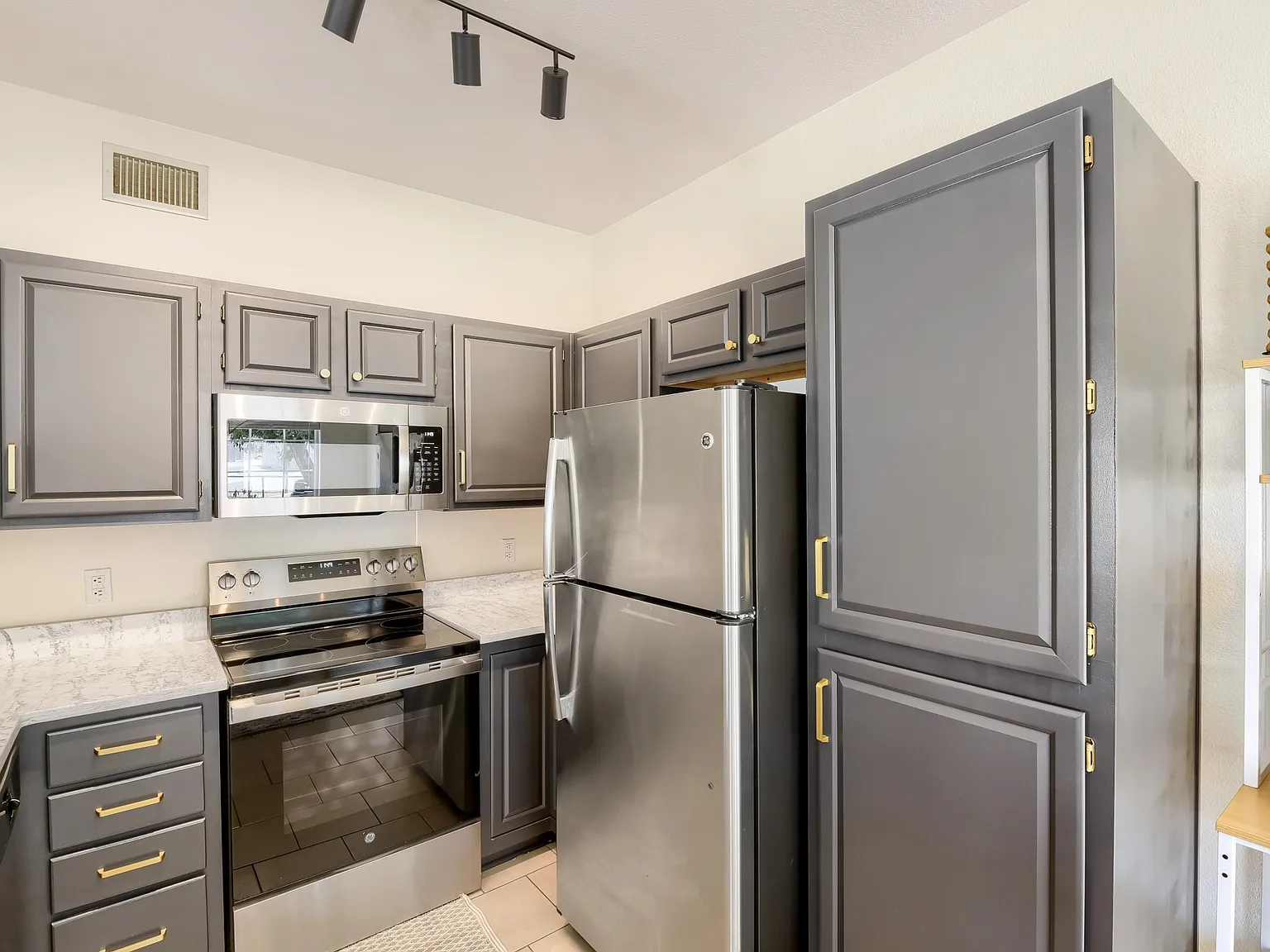 1 bed, 724 sqft, $1,650 — Photo 2