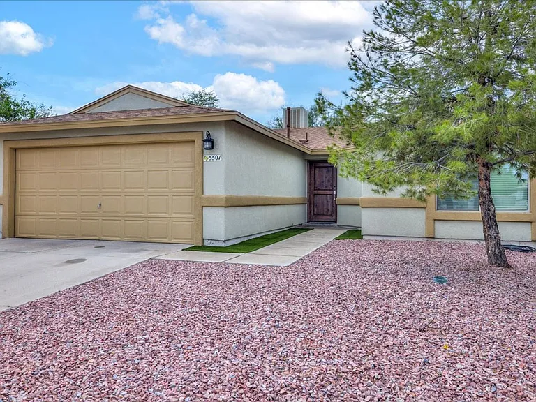 5501 N Lazybrook Pl — Photo 2