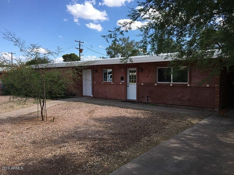 1st image of 903 E 6th Pl