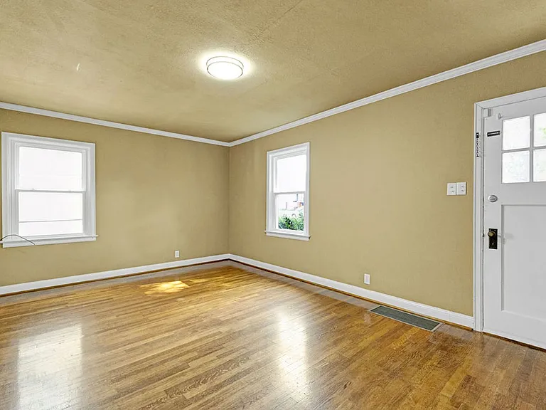 2815 Francis St — Photo 5