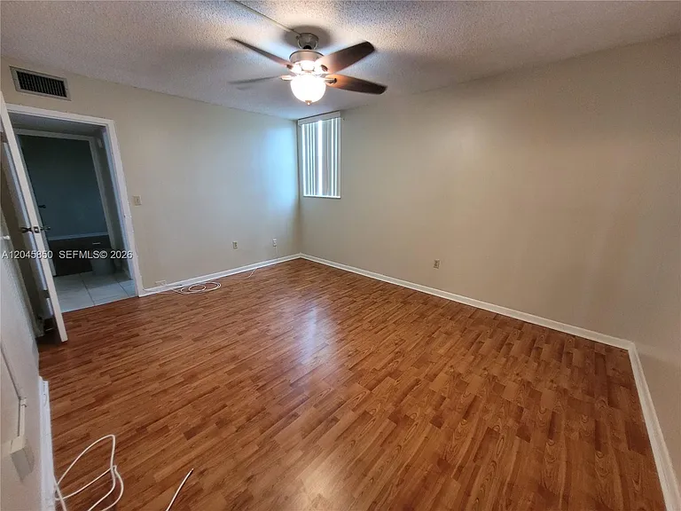 1800 N Lauderdale Ave #1210 — Photo 3