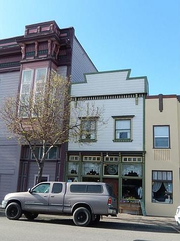 1st image of 215 2nd St