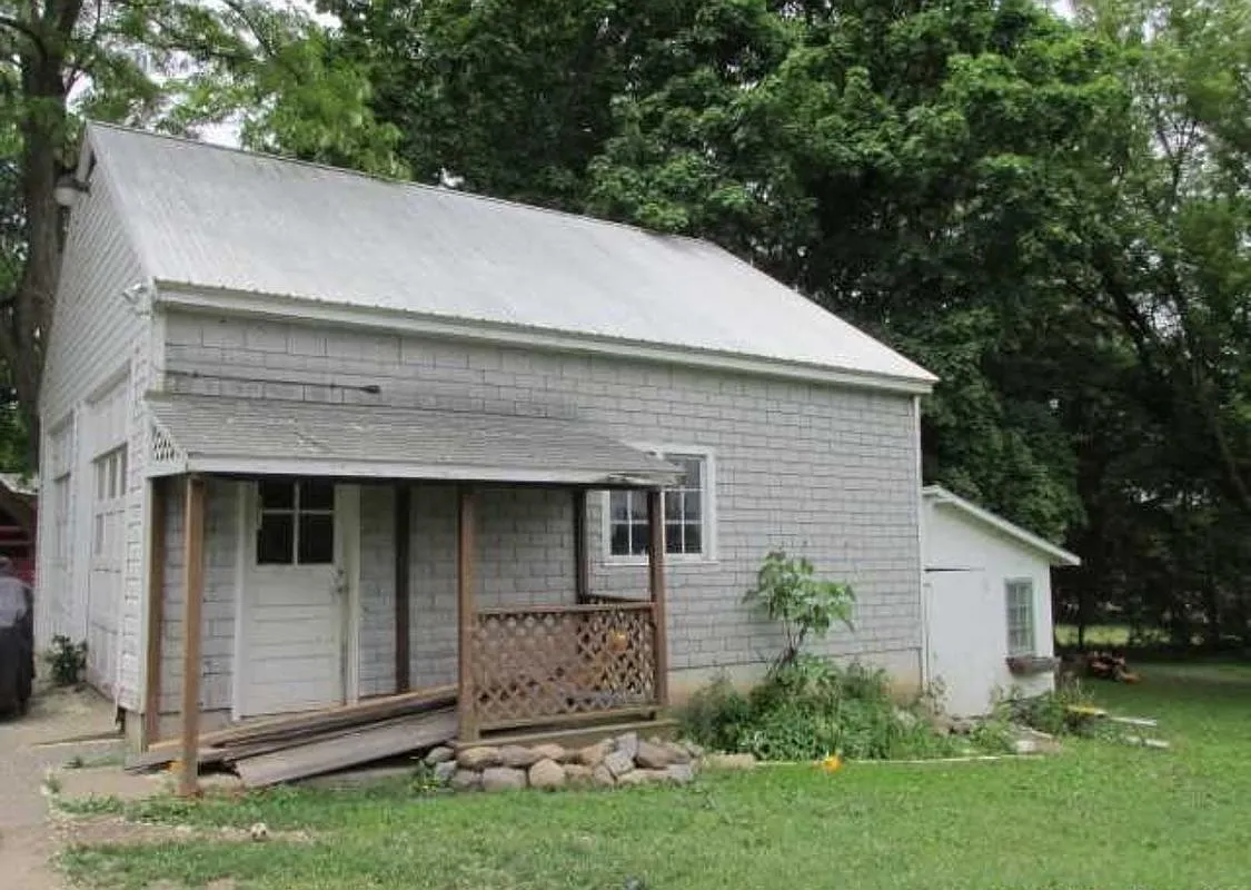 4 bed, 1.0 bath, 1332 sqft, $2,000 — Photo 4