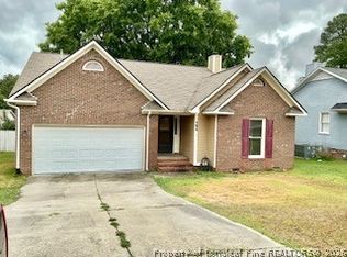 599 Sugaridge Ln, Fayetteville, NC 28311