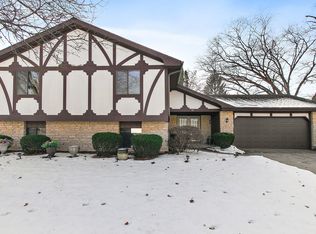 183 Brookside Dr, Elgin, IL 60123