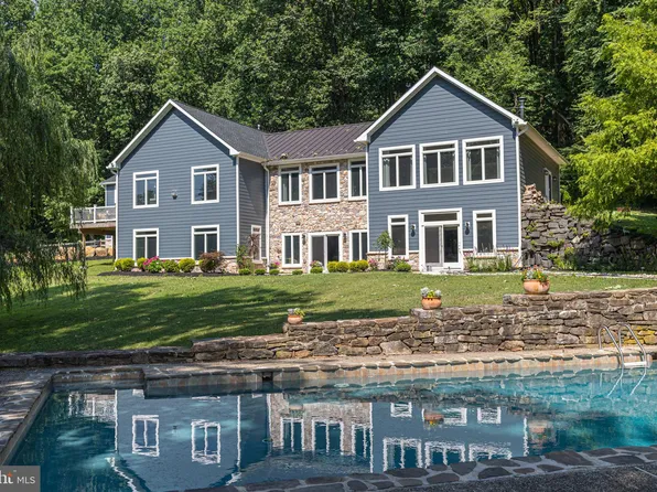 3911 Dogwood Ln, Riegelsville, PA 18077