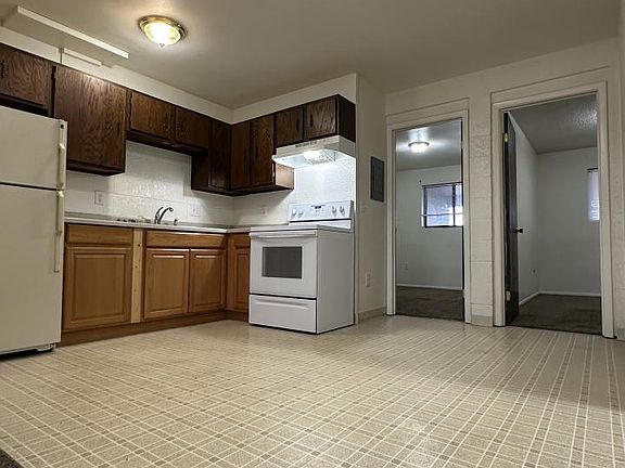 4th image of 1141 28th St W Unit 1