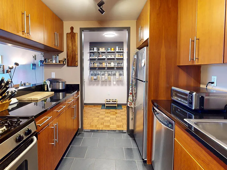 300 W 135th St #11D — Photo 7