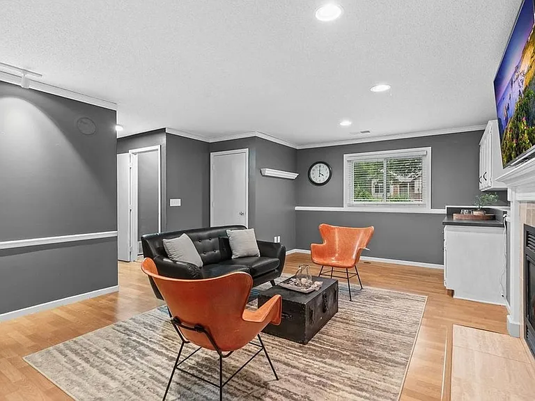 18890 Barrington Dr — Photo 26