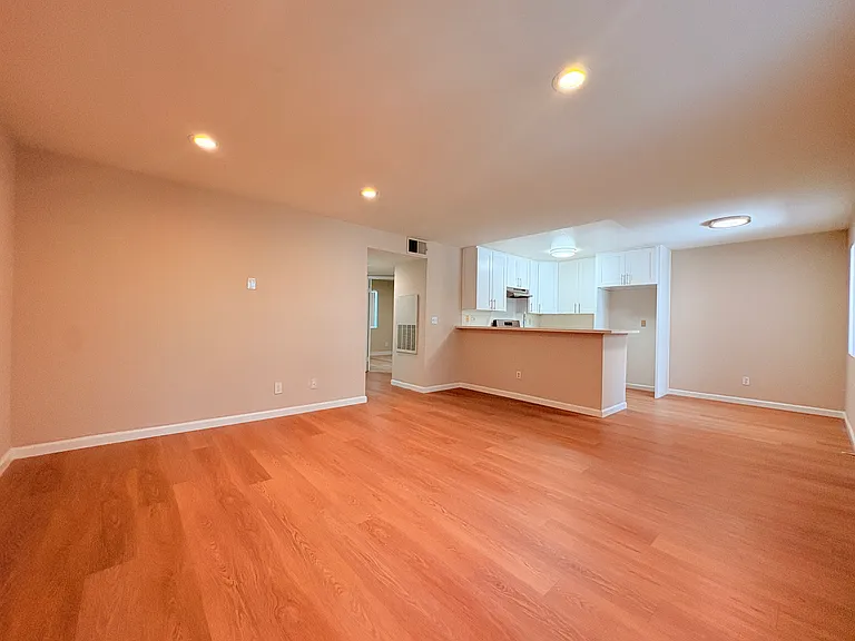 615 W Milford St — Photo 21