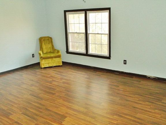3rd image of 2320 Riverhill Dr