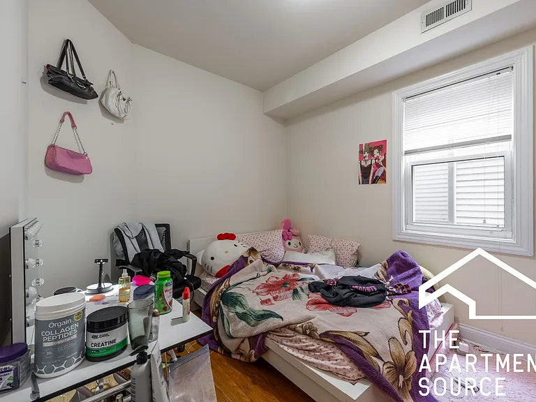1738 W Altgeld St #2R — Photo 7