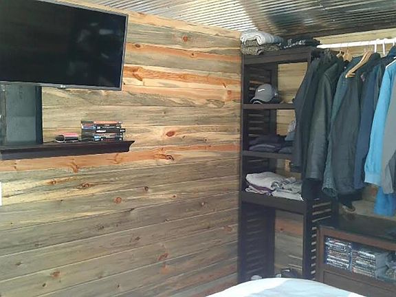 Cable and Internet is accessible