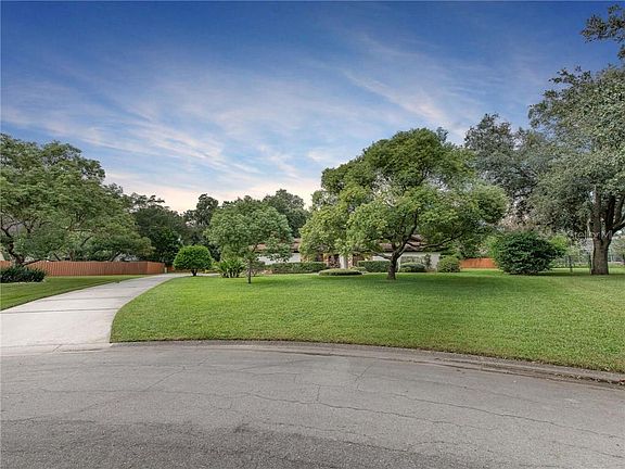 4th image of 2215 Greenhills Dr