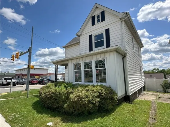 202 S 3rd St, Youngwood, PA 15697