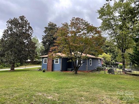 4th image of 914 Harrisburg Dr SW